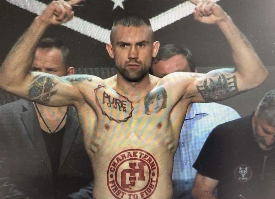 tatuaże zmywalne na zawodniku MMA